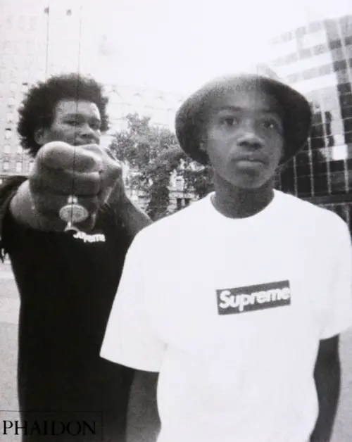 

Supreme, Серый