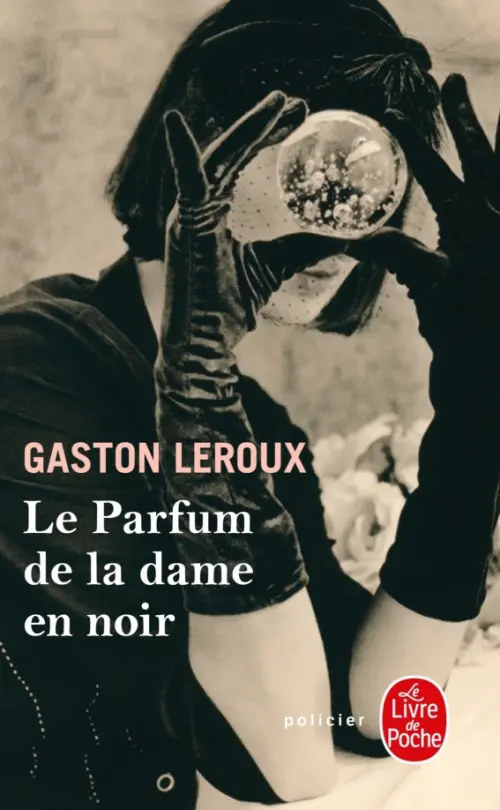 

Le Parfum de la dame en noir, Серый